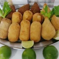 COXINHA DE FRANGO COM REQUEIJO